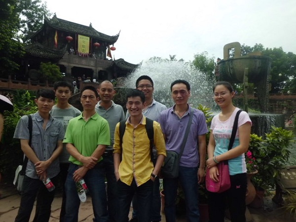 ׯ�й����ɶ������Ͼٰ�6��Ա���������˶�