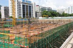 �¾�����ս�ڸ��¿���һ�ߵ�ׯ�й���Ա����