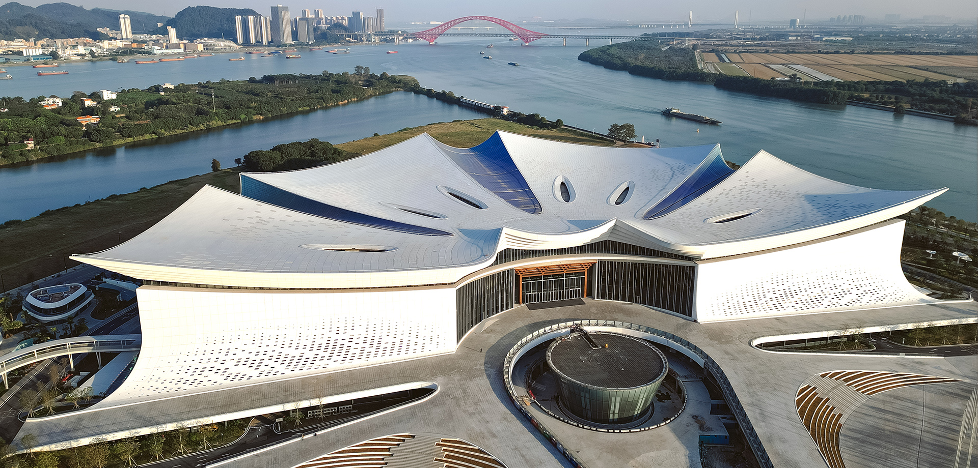 ׯ�к���Ϸ(�й�)�ɷ����޹�˾-����