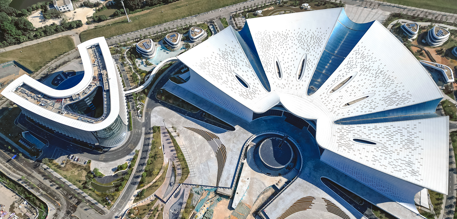 ׯ�к���Ϸ(�й�)�ɷ����޹�˾-����